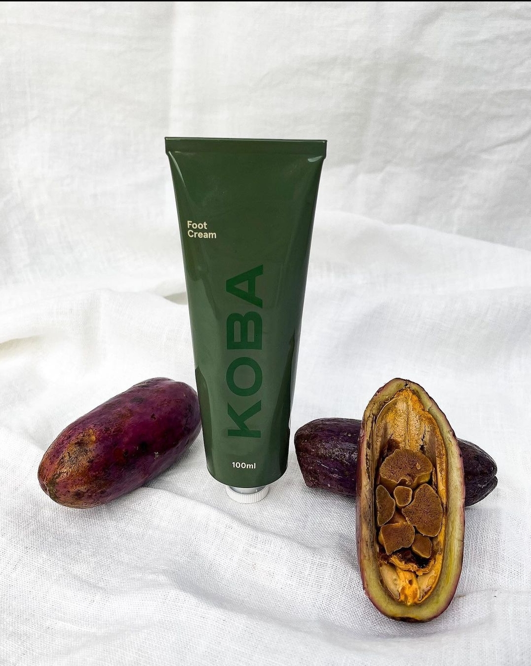 KOBA met l’huile végétale de safou à vos pieds.